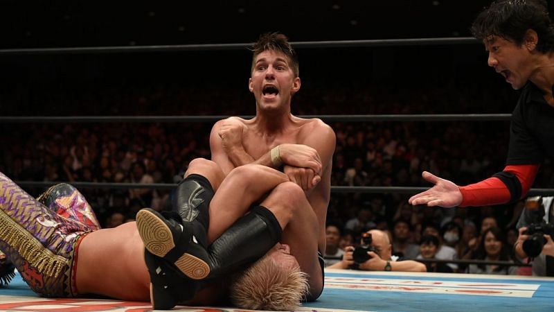 Zack Sabre Jr. trapping Kazuchika Okada in one of his many submission moves